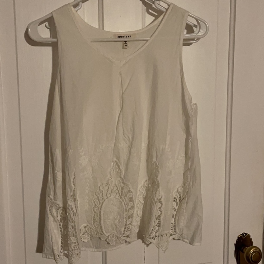 Women’s size M shirt.